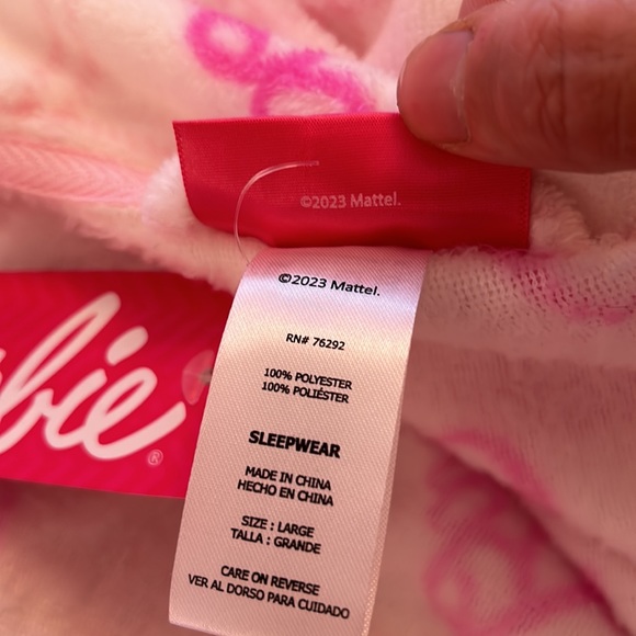 💗 NWT Super Soft Barbie Robe💗 - Picture 8 of 11